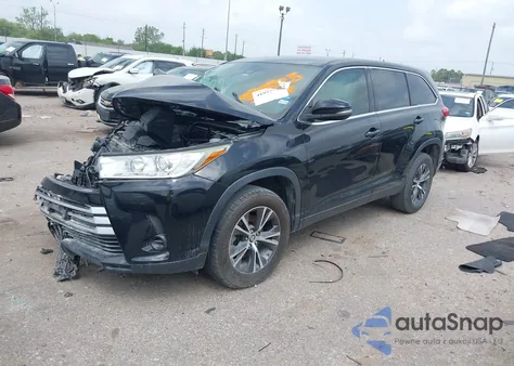 2019 Toyota Highlander Le z USA, uszkodzony, nr VIN 5TDZARFH6KS045045